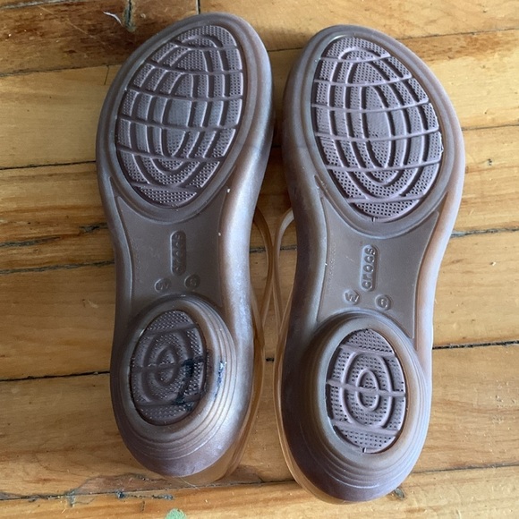 CROCS Tan Sandals Comfortable Summer Footwear - Picture 2 of 3